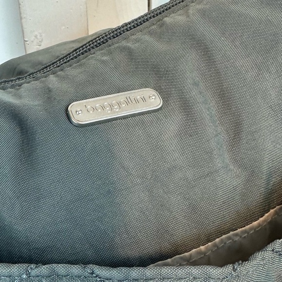 Baggallini Travel Bag Olive Quilted Bag Crossbody Shoulder Bag Wallet Built In - Picture 4 of 13